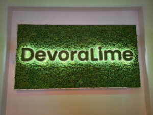 DevoraLime irodai dekor - világítós logóval