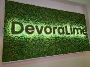 DevoraLime irodai dekor - világítós logóval