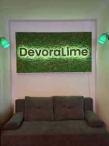 DevoraLime irodai dekor - világítós logóval