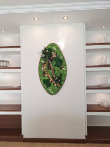 Inárcsa, családi ház - tartósított zöldfal