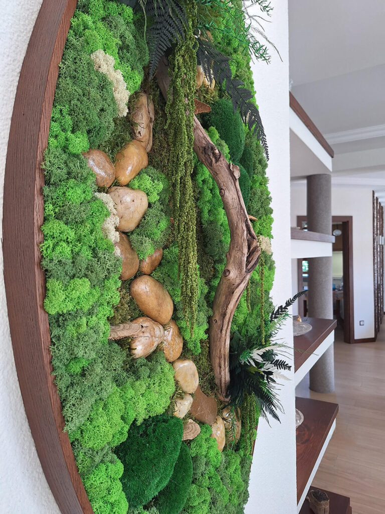 Inárcsa, családi ház - tartósított zöldfal