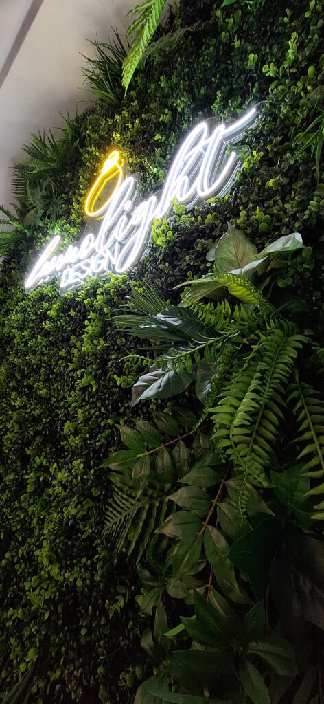 Lumolight, bemutatóterem - műnövényfal