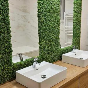 Magánlakás fürdőszoba - tartósított zöldfal