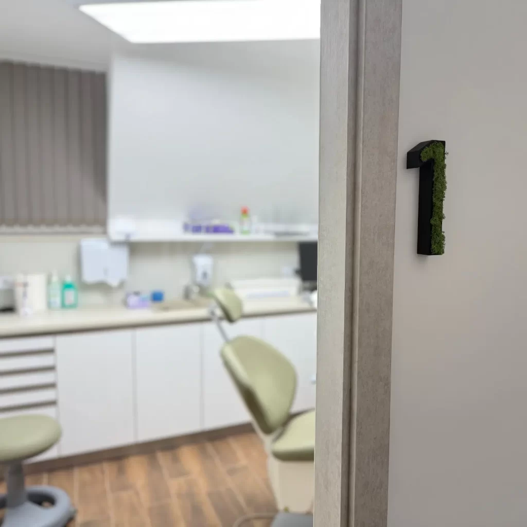 Ursz dentall zöldfal